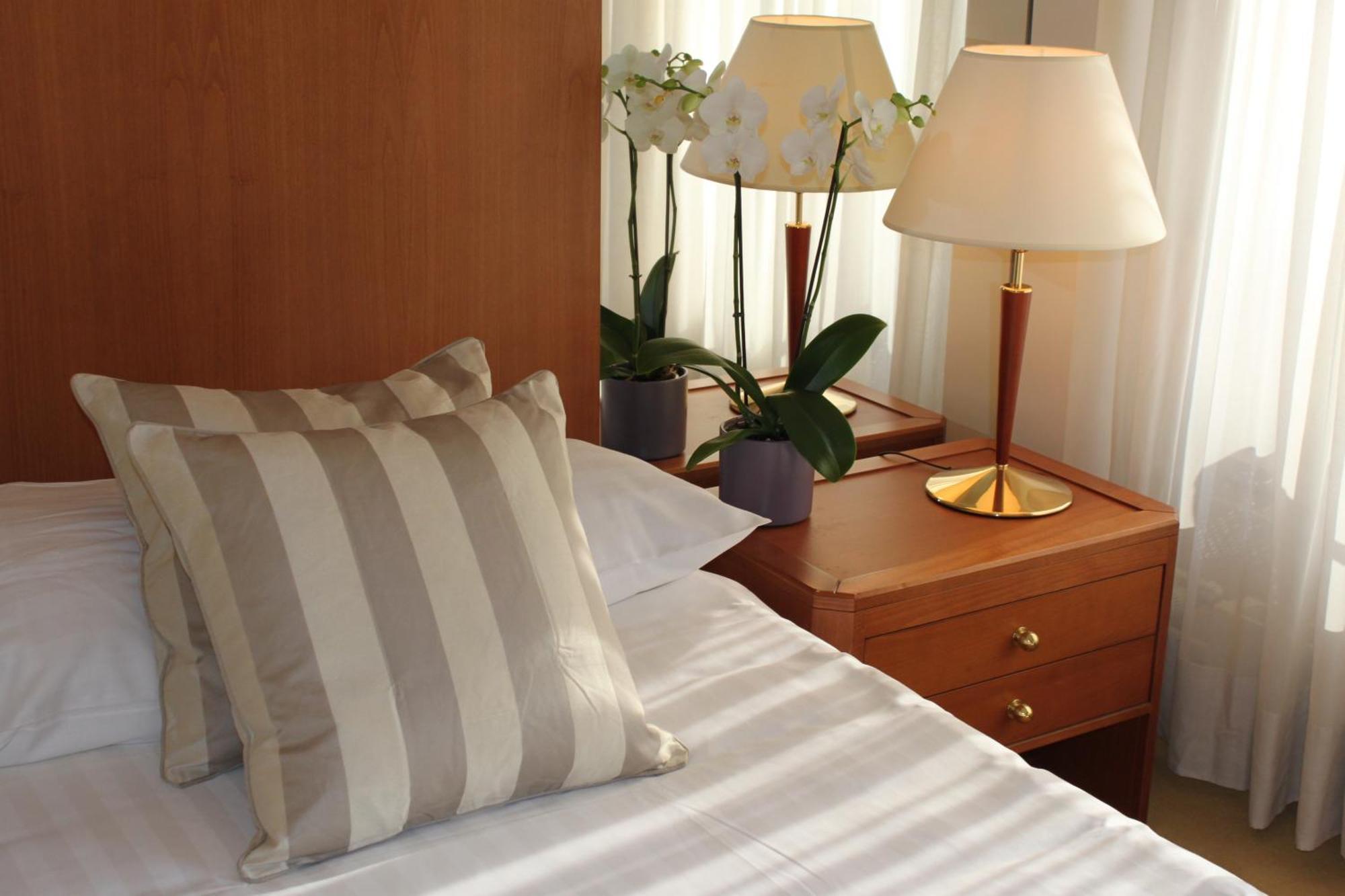 Standard Double Room with Balcony - Park and Lake Side
