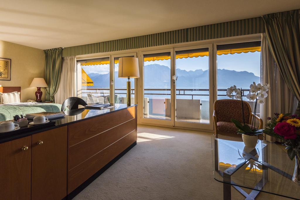 Junior Suite with Balcony and Lake View